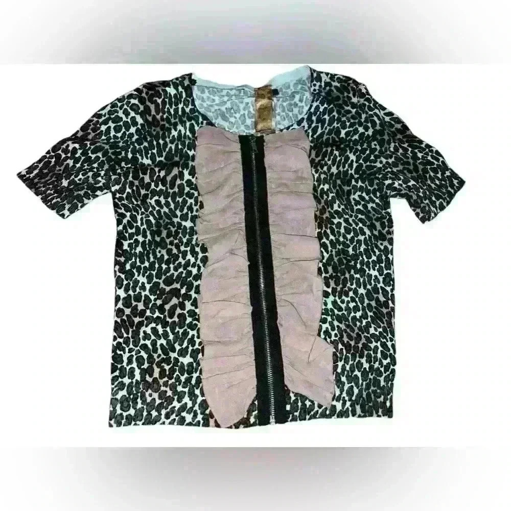 Twelve by twelve Cropped, Leopard Zip Sz s Short Sleeves Mob Wife Round Neck
